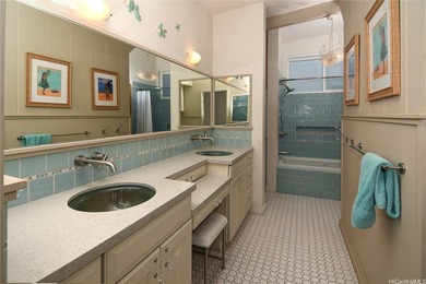 Get ready to find your dream home with this stunning Mid Century - photo 21