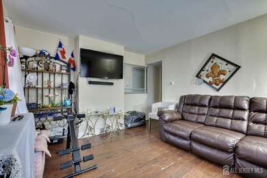Incredible opportunity to Own and Rent !!! 1/2 Duplex 2-Family - photo 6