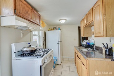 Incredible opportunity to Own and Rent !!! 1/2 Duplex 2-Family - photo 9