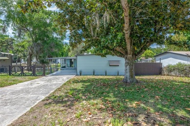 Stunning Lakefront Living in Charming Montverde
Welcome to this - photo 1
