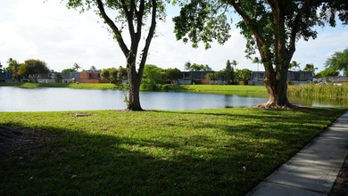 MOTIVATED SELLER: Welcome to this well maintained 2 bed 2 bath - photo 1