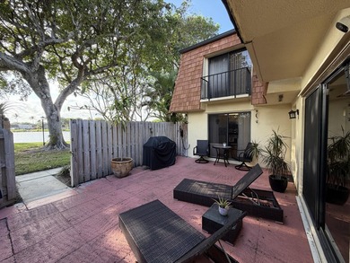 MOTIVATED SELLER: Welcome to this well maintained 2 bed 2 bath - photo 4