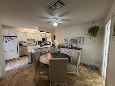 MOTIVATED SELLER: Welcome to this well maintained 2 bed 2 bath - photo 7