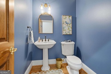 A Rare 4-Acre Family Estate Offering 6,400 SF, Pool & - photo 20