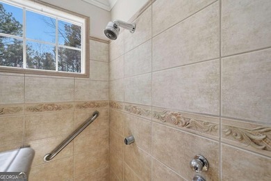 A Rare 4-Acre Family Estate Offering 6,400 SF, Pool & - photo 28