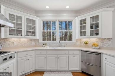 A Rare 4-Acre Family Estate Offering 6,400 SF, Pool & - photo 31