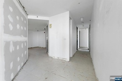 CAN BE SPLIT INTO 2 UNITS!! Perched on the 16th floor of the - photo 35