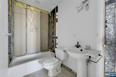 CAN BE SPLIT INTO 2 UNITS!! Perched on the 16th floor of the - photo 39