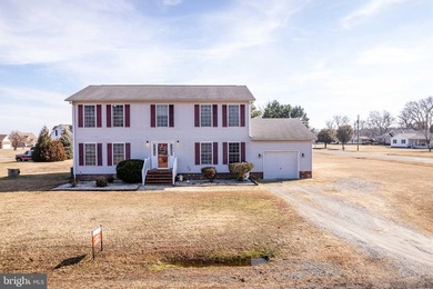 !REDUCED! Welcome to 144 Essex Place in Cabin Point - a charming - photo 3