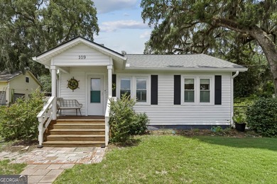 Charming cottage in downtown St. Marys featuring character - photo 1