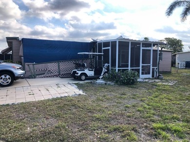 Two bedroom, one and a half bath corner lot located in Hawaiian - photo 3