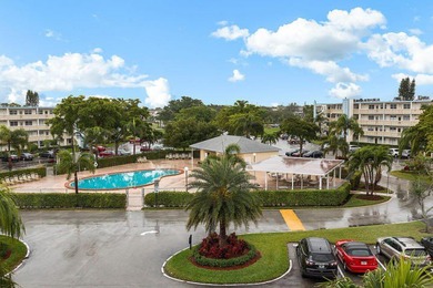 Immaculate 2-bed, 2-bath third-floor condo offering stunning - photo 17