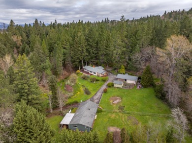 Lake Home For Sale in Grants Pass, Oregon