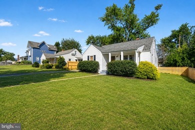 Charming and beautifully updated home in an exceptional - photo 3