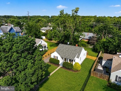 Charming and beautifully updated home in an exceptional - photo 4