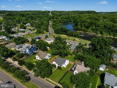 Charming and beautifully updated home in an exceptional - photo 6