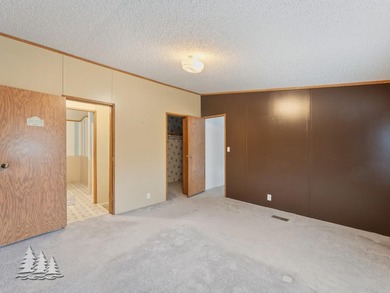 Welcome to your family's next chapter in the desirable Moon Lake - photo 12