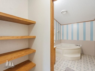 Welcome to your family's next chapter in the desirable Moon Lake - photo 14