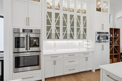 There are luxury homes... and then there are homes that define a - photo 16
