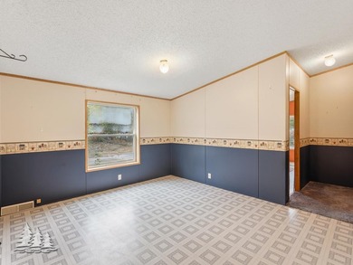 Welcome to your family's next chapter in the desirable Moon Lake - photo 16