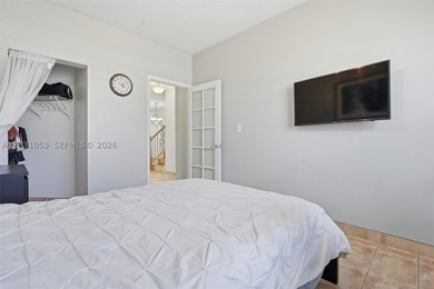 Stunning 4-bedroom, 3-bath pool home on a cul de sac with - photo 27