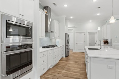 Situated on a quiet cul-de-sac in the desirable Legacy Park - photo 31
