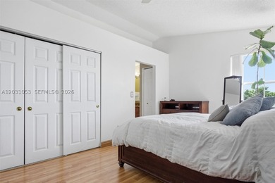 Stunning 4-bedroom, 3-bath pool home on a cul de sac with - photo 31