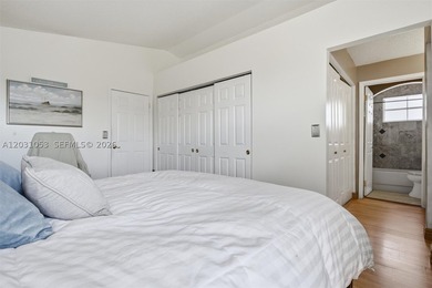 Stunning 4-bedroom, 3-bath pool home on a cul de sac with - photo 32