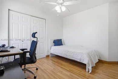 Stunning 4-bedroom, 3-bath pool home on a cul de sac with - photo 36