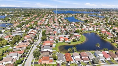 Stunning 4-bedroom, 3-bath pool home on a cul de sac with - photo 45