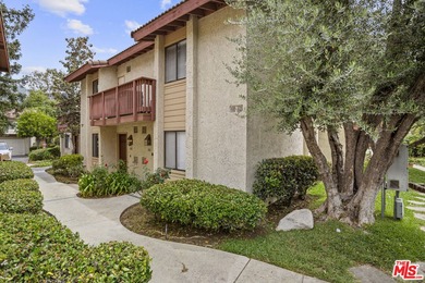 Lake Townhome/Townhouse For Sale in Woodland Hills, California