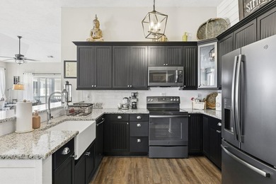 Welcome to your coastal retreat in sought-after North Myrtle - photo 4