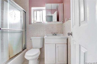 Exceptional Income-Producing Single-Family Home in Prime Jamaica - photo 7