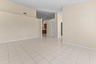 Welcome to a beautifully maintained 3 bedrooms and 2 bathrooms - photo 11