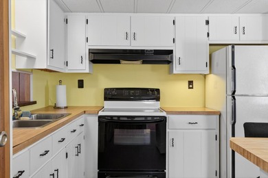 Welcome to 59 Sandalwood Circle, a well maintained mobile home - photo 13