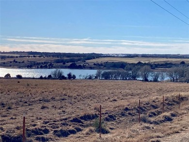 Log cabin ready to enjoy. Lake views and great location with - photo 38