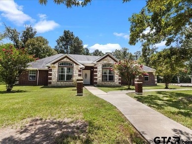 (private lake, pond, coastal) Home For Sale in Palestine Texas