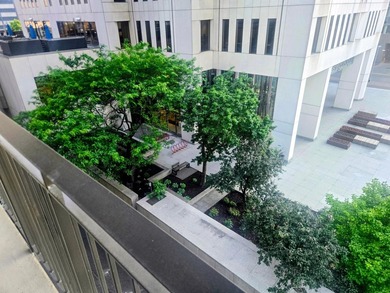 Rarely available THREE BEDROOM corner condo on the SKYWAY with a - photo 6
