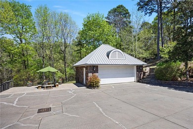 Renowned for its exclusivity and timeless stature, 1 Rimrock - photo 3