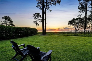 Truly an iconic landmark residence along the shores of the Port - photo 3