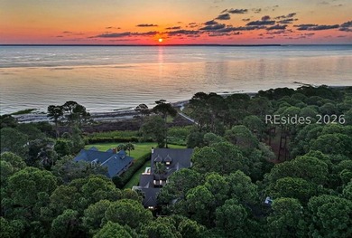 Truly an iconic landmark residence along the shores of the Port - photo 7
