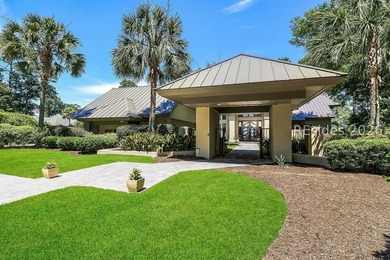 Truly an iconic landmark residence along the shores of the Port - photo 8