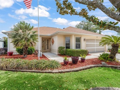 TURNKEY AND WELCOMING, THIS BEAUTIFULLY MAINTAINED 3-BEDROOM - photo 1