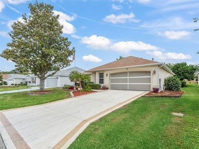 TURNKEY AND WELCOMING, THIS BEAUTIFULLY MAINTAINED 3-BEDROOM - photo 3