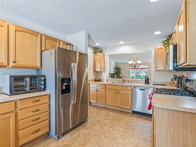 TURNKEY AND WELCOMING, THIS BEAUTIFULLY MAINTAINED 3-BEDROOM - photo 8