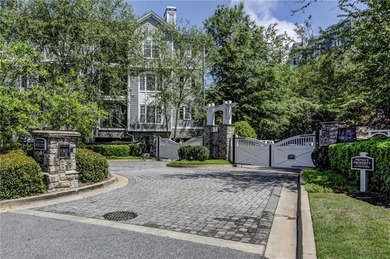 Welcome to this charming, light-filled condominium conveniently