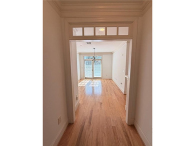 Welcome to this charming, light-filled condominium conveniently