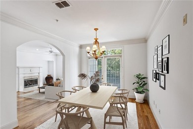 Welcome to this charming, light-filled condominium conveniently