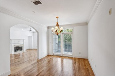 Welcome to this charming, light-filled condominium conveniently