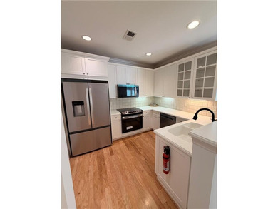 Welcome to this charming, light-filled condominium conveniently